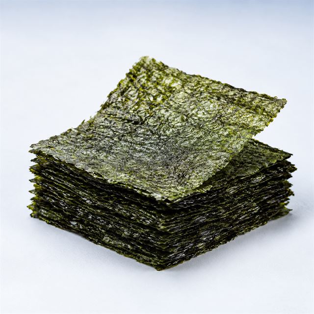 Alga nori em folhas